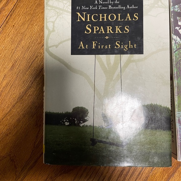 Two Nicholas Sparks books - Picture 5 of 5